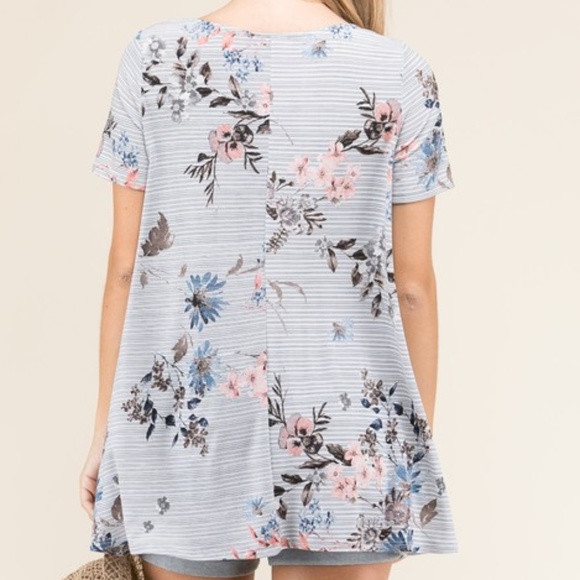 ➕ Floral Cutout Top - Picture 3 of 6